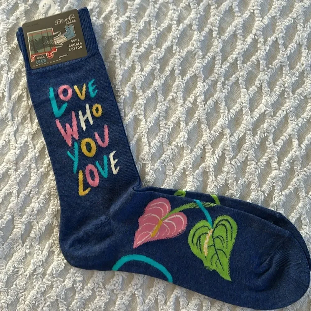 Blue Q Mens Cotton Crew Socks Love Who You Love